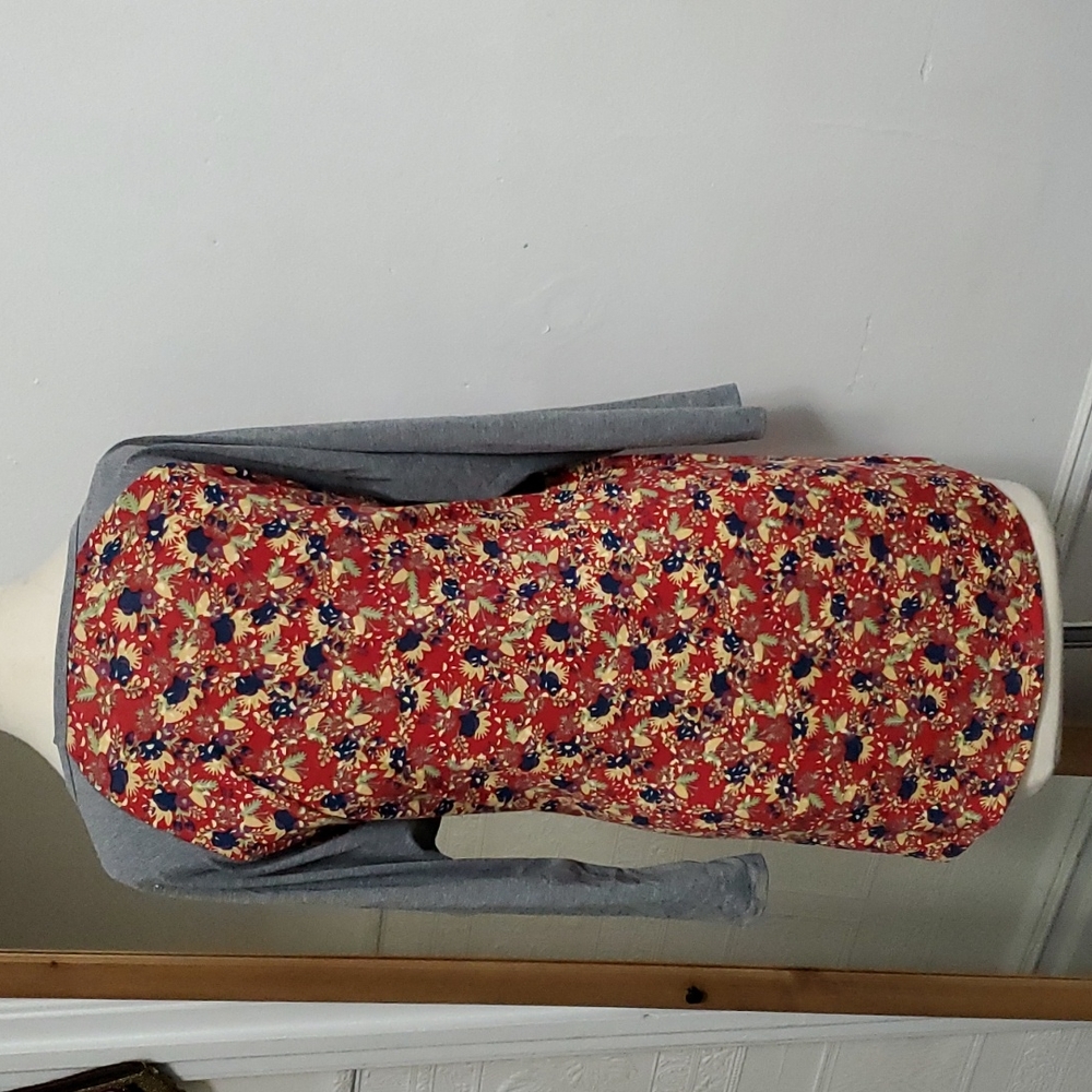 LulaRoe Randy Top - Picture 3 of 5
